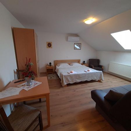 Guest House Aquarius Bosnjaci ภายนอก รูปภาพ