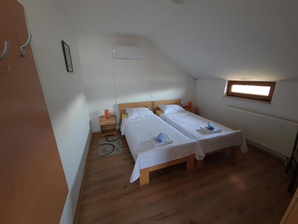 Guest House Aquarius Bosnjaci ภายนอก รูปภาพ