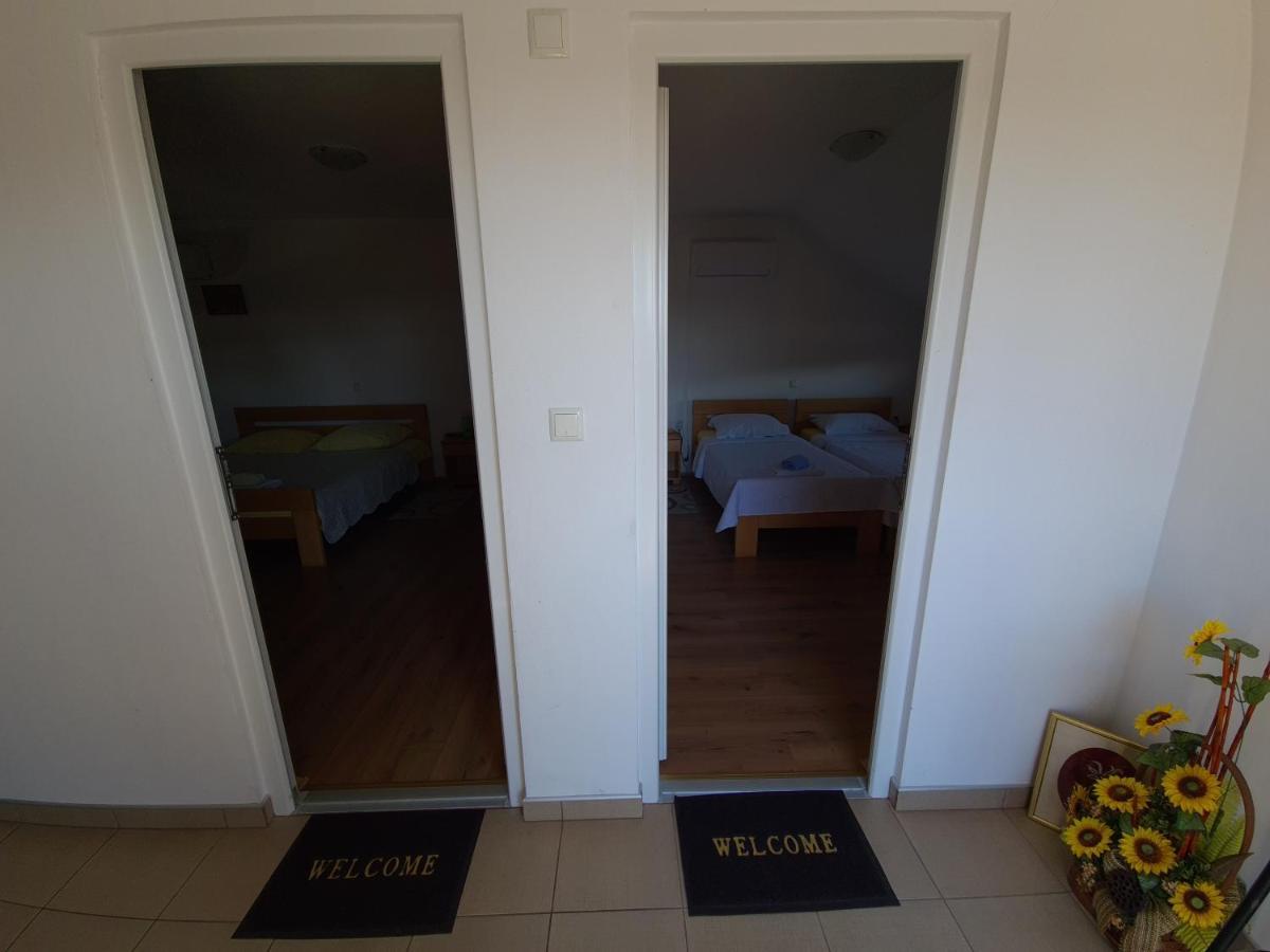 Guest House Aquarius Bosnjaci ภายนอก รูปภาพ