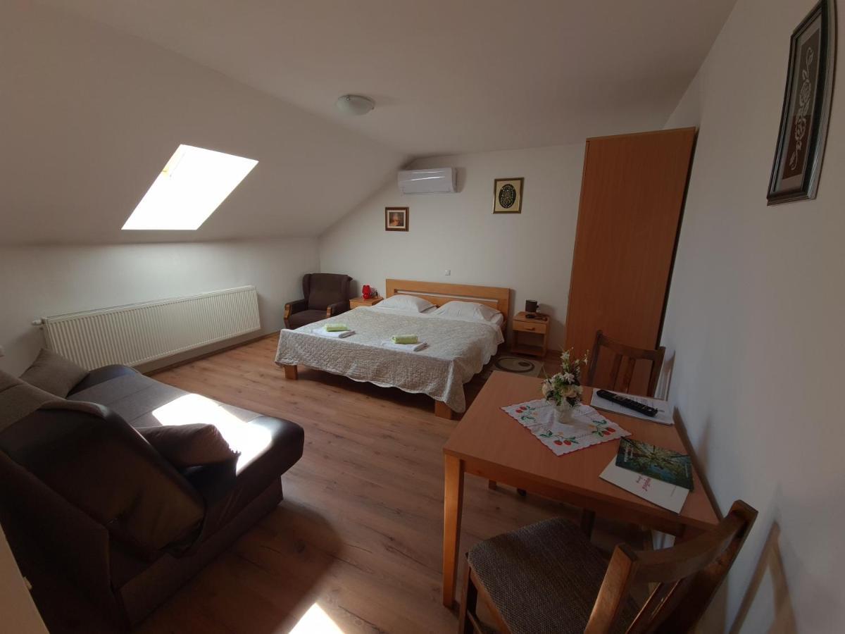 Guest House Aquarius Bosnjaci ภายนอก รูปภาพ